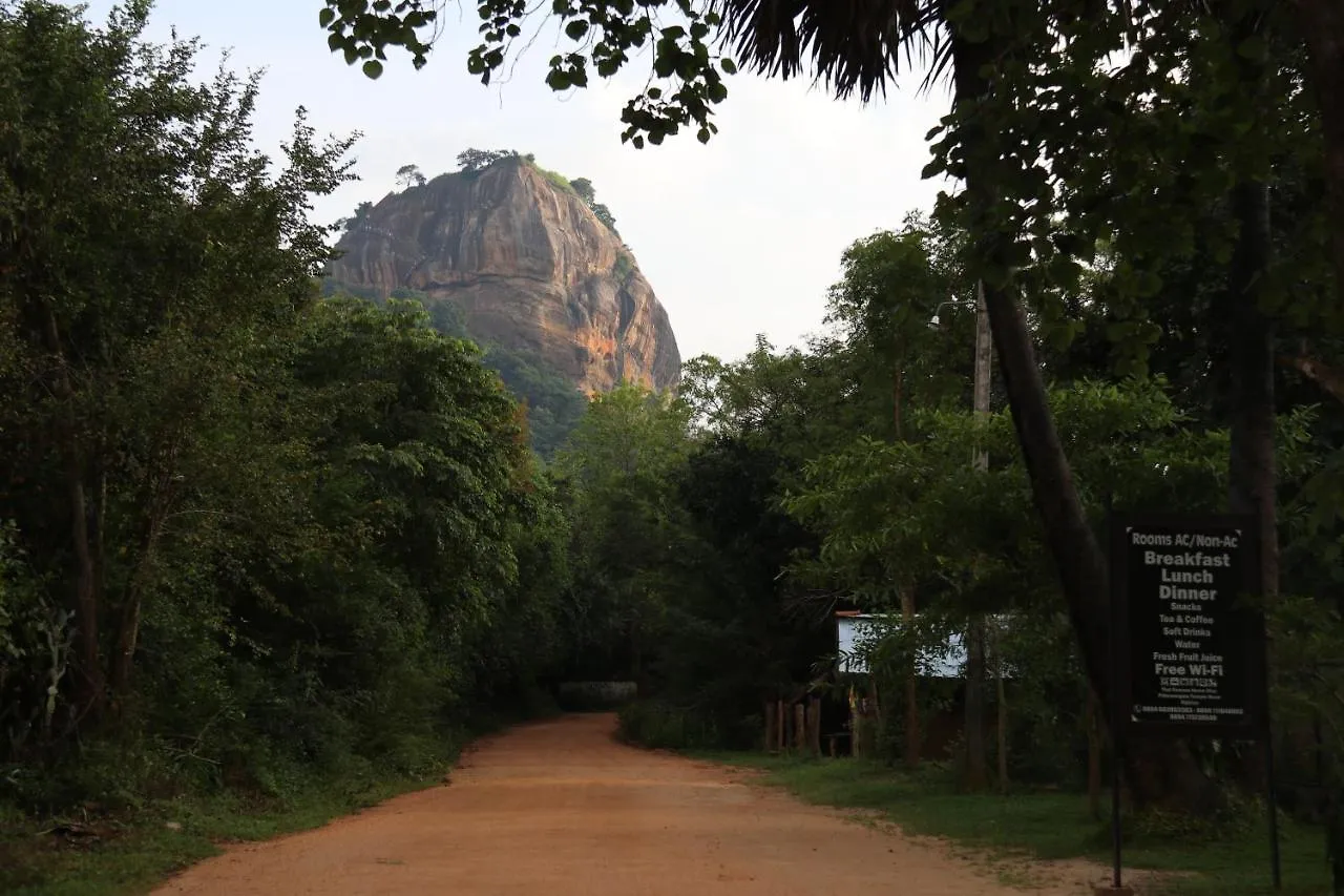 Séjour chez l'habitant Thal Sewana Home Stay Sigirîya